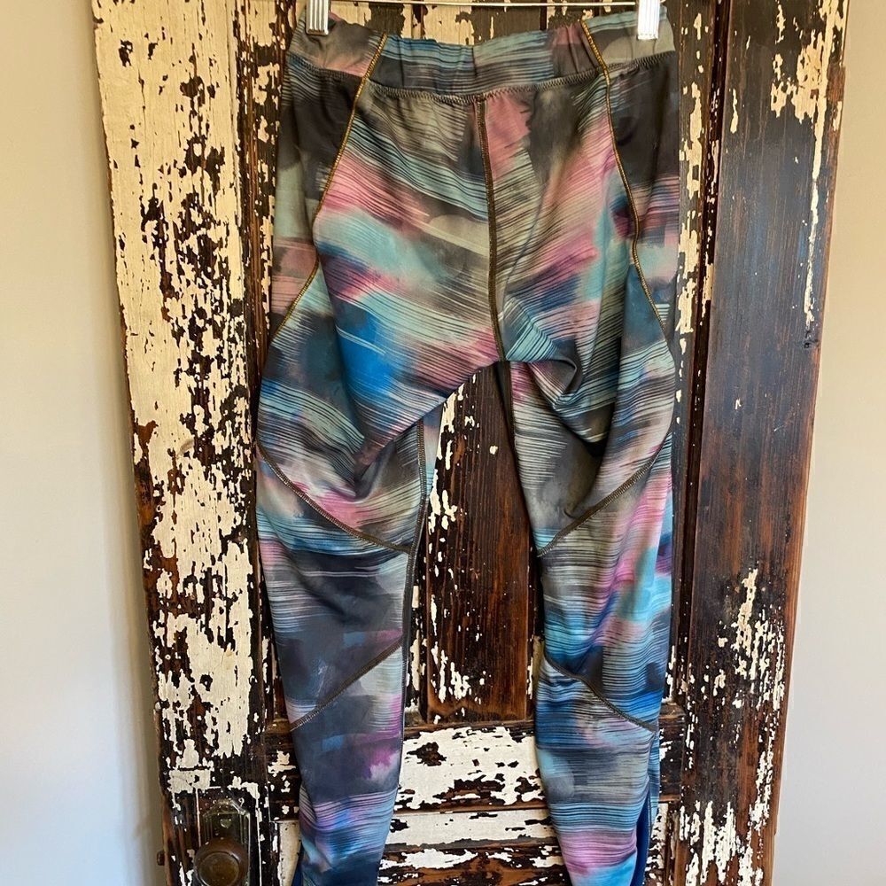 EUC ASICS Abstract Motiondry leggings. Size M.
